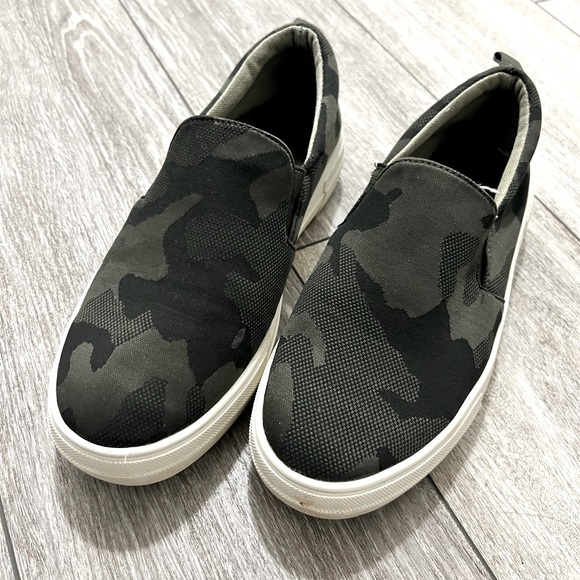 Kendall & Kylie Shoes - Picture 1 of 3